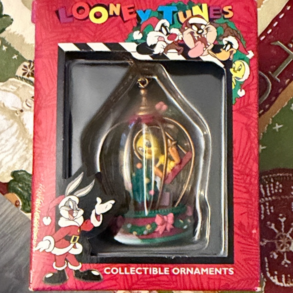 Warner Bros. Looney Tunes Collectible Ornament - Red and Green. Tweety Bird.